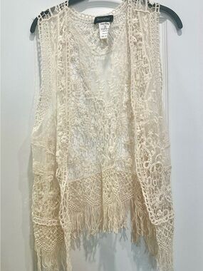 Sassybling Cream Crochet Fringe Vest